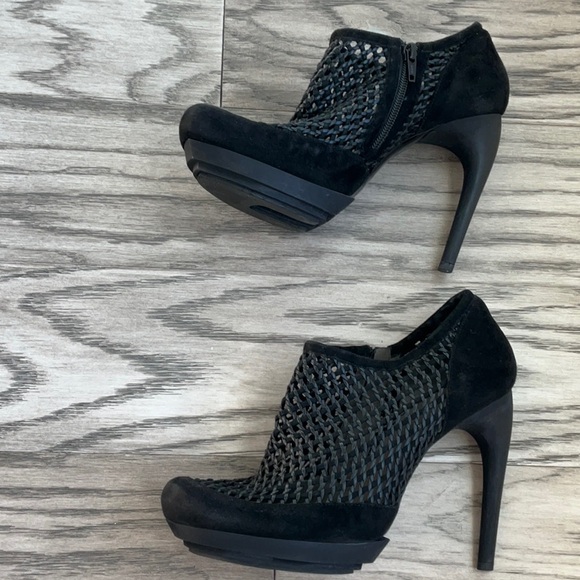 Balenciaga perforated platform heels size 40, US9 - Picture 5 of 13